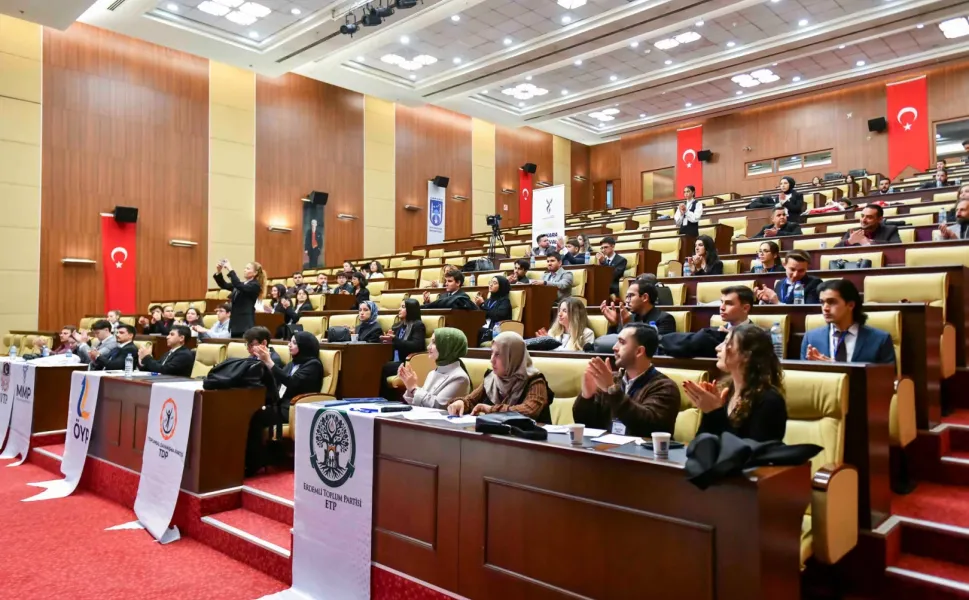 Ankara'da gençler bağımlılıkla mücadeleyi konuştu