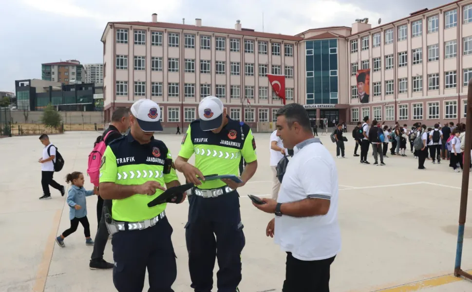 Ankara'da okul çevrelerinde 20 günde yaklaşık 20 bin kişi sorgulandı