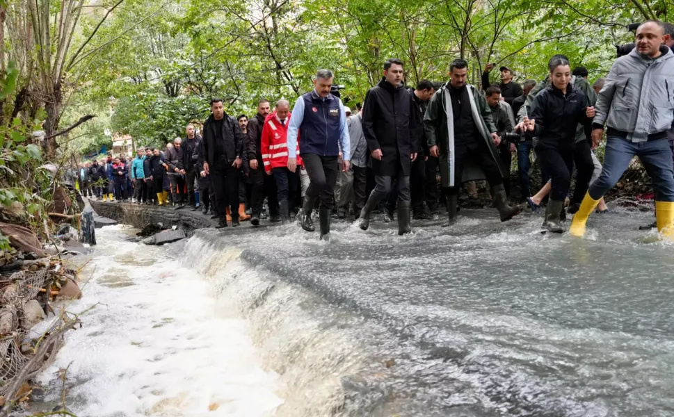 Bakan Kurum'dan Ayazağa'da sel açıklaması... Önce afetin izlerini kaldıracağız