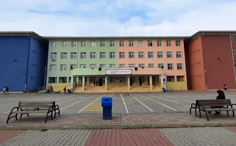 Başakşehir'de ortaokulda kavga: 8 öğrenci yaralı