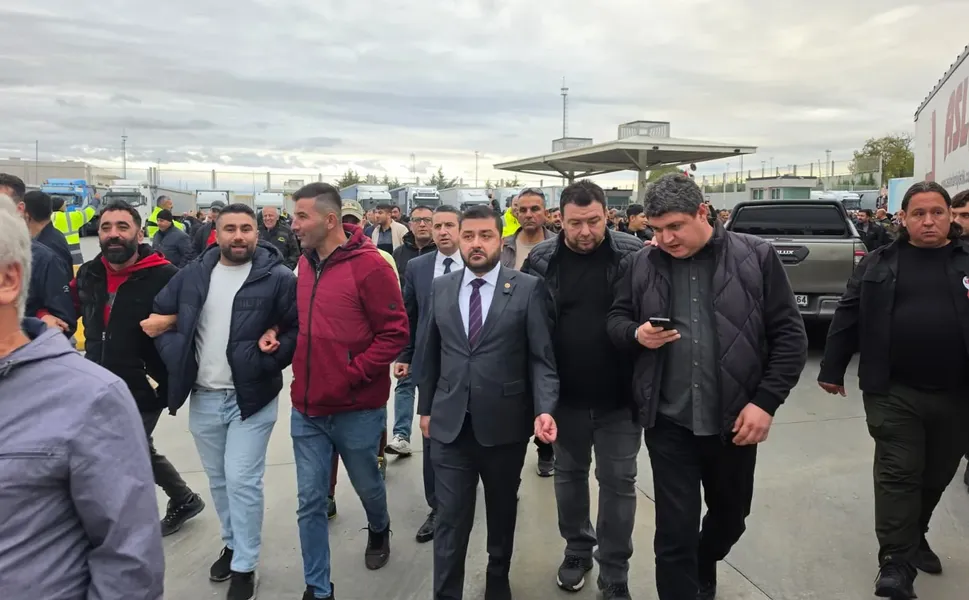 Kapıkule'de tır şoförlerinin vize isyanı! Yazgan'dan hizmet pasaportu çağrısı
