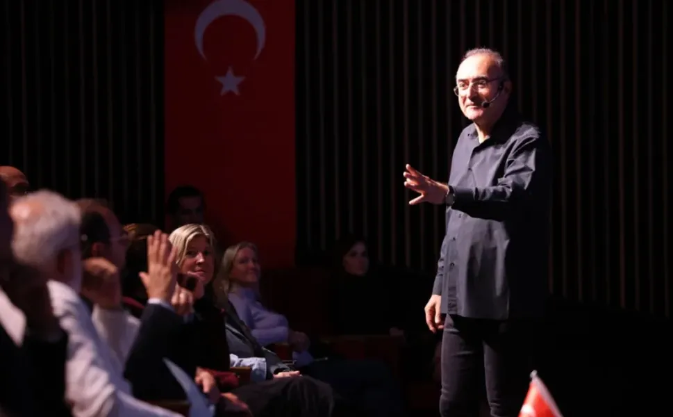 Sunay Akın'dan Cumhuriyet söyleşisi