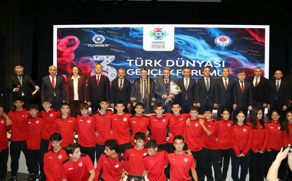 Türk Dünyası'nın gençleri Trabzon'da buluştu