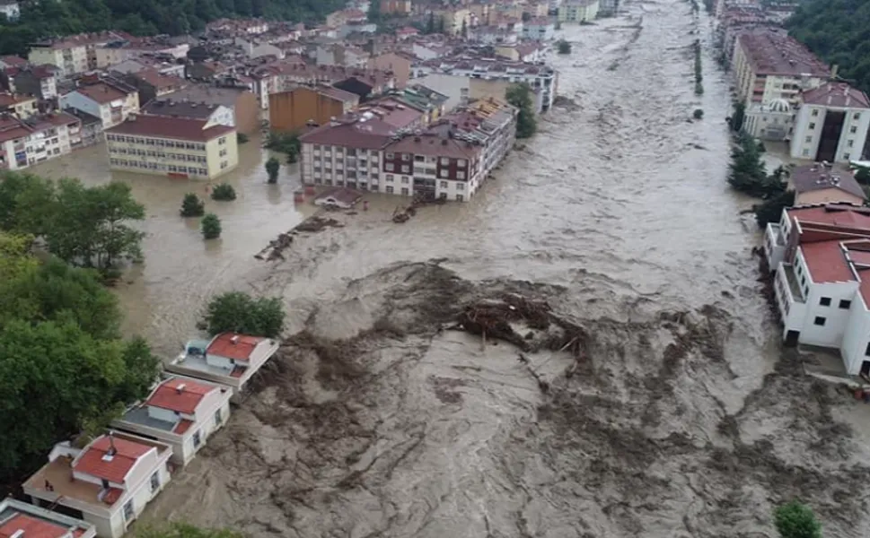 Uzmandan sel sonrası temizlik uyarısı: Önce güvenliği sağlayın